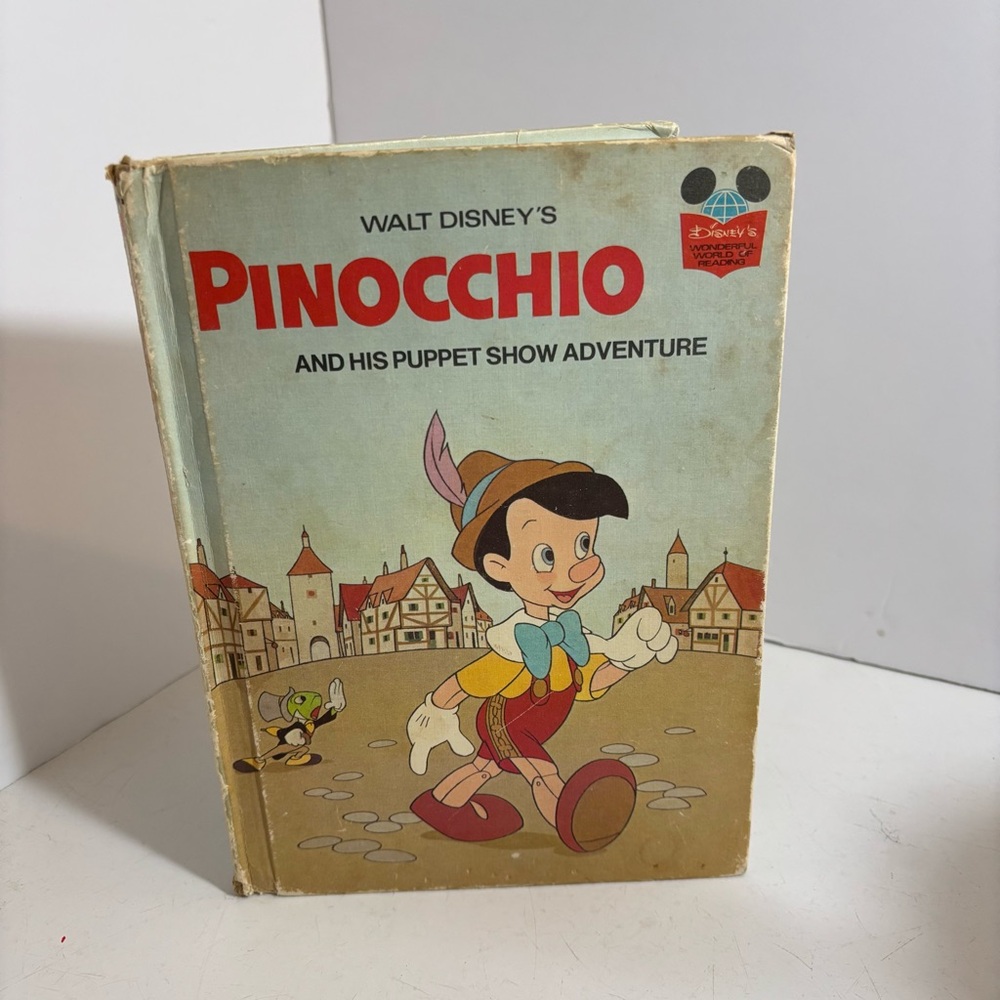 Vintage Walt Disney’s Pinocchio & his puppet show adventure hardcover kid’s book